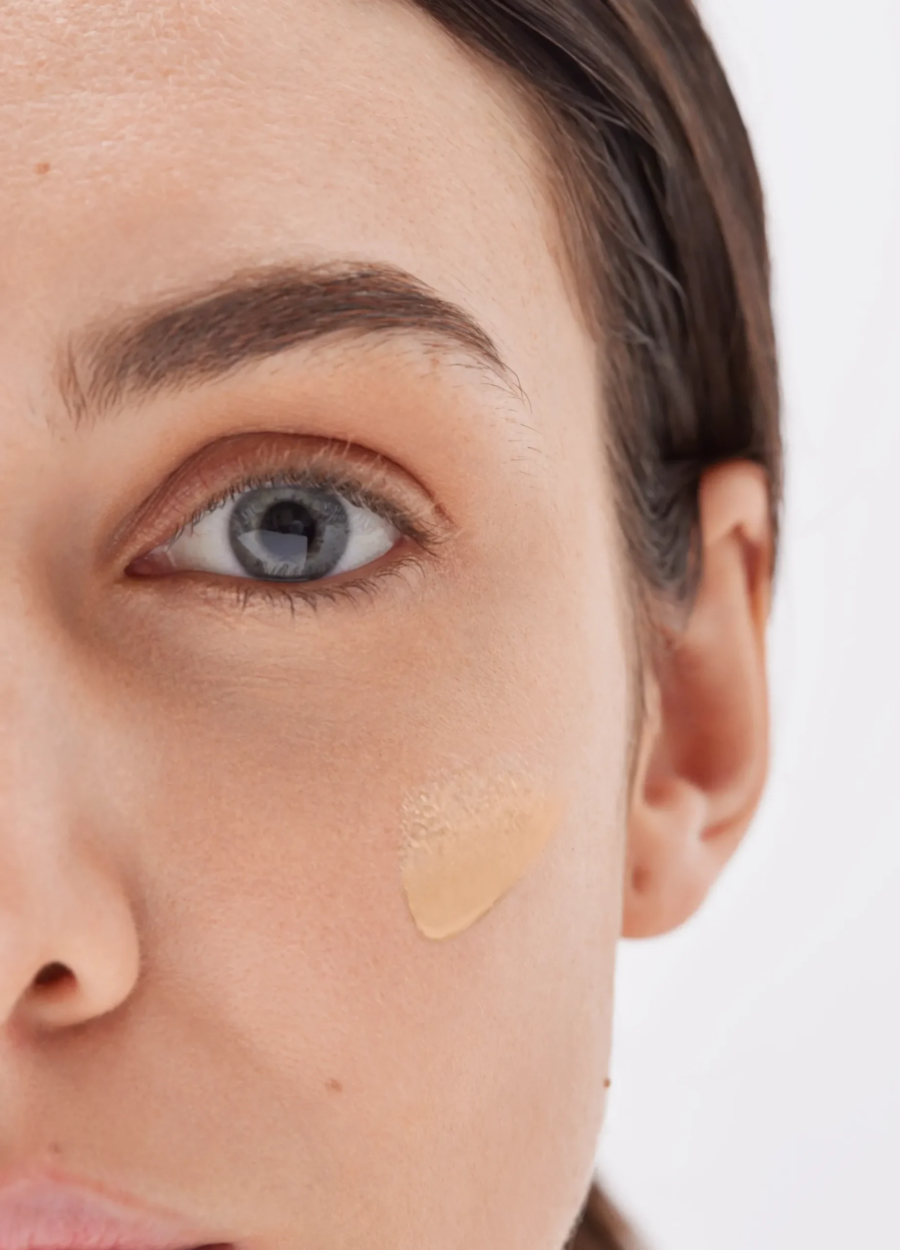 BABE Super Fluid Color Sunscreen SPF50 sävytetty aurinkosuoja kasvoille